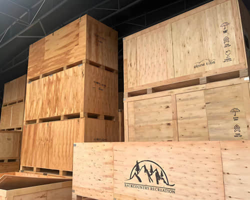 The outdoor bathtubs we produce are packed in wooden boxes, so you can enjoy a comfortable bath out of the box.