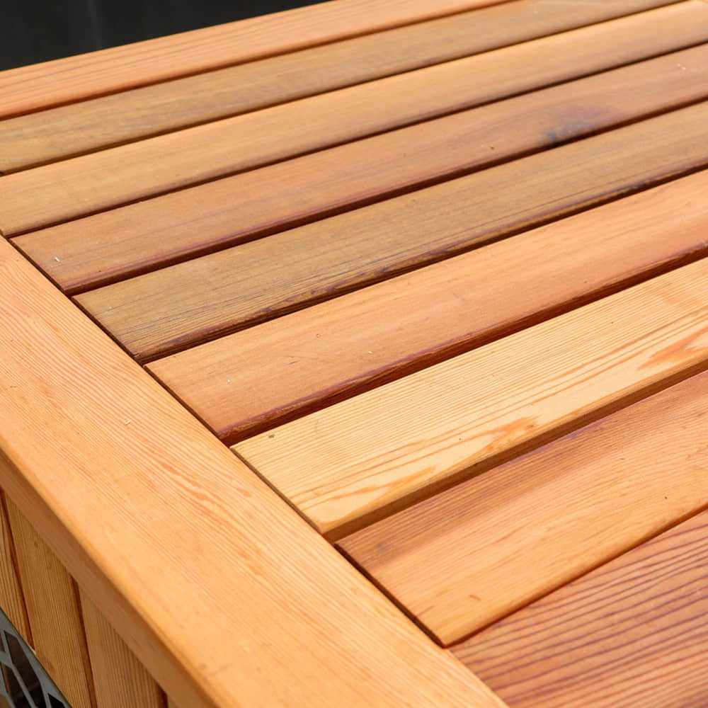 Семейная гидромассажная ванна с холодной водой на открытом воздухе. Семейная гидромассажная ванна с холодной водой на открытом воздухе.