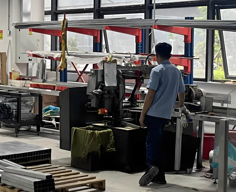 Дисплей цеха механической обработки