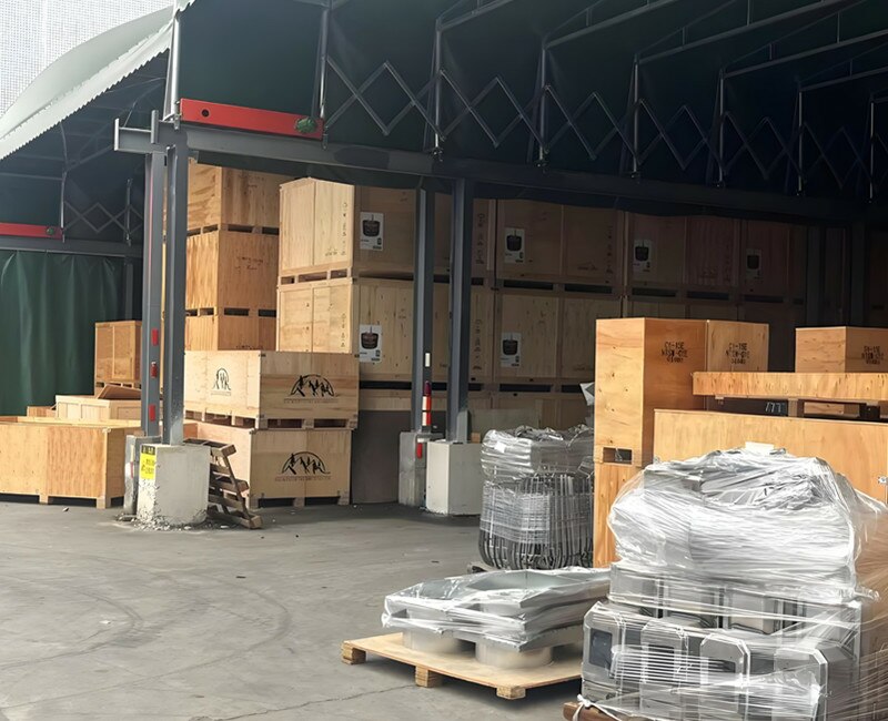 Витрина склада товаров Витрина склада товаров