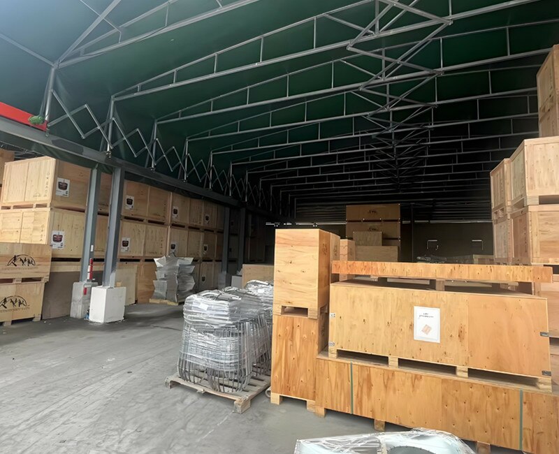 Витрина склада товаров Витрина склада товаров