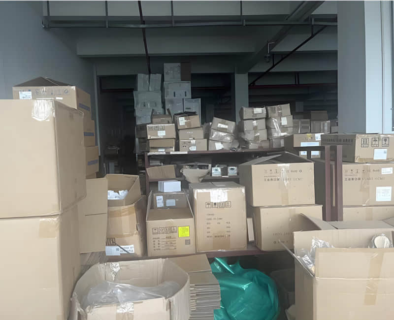 витрина склада аппаратных принадлежностей. витрина склада аппаратных принадлежностей.