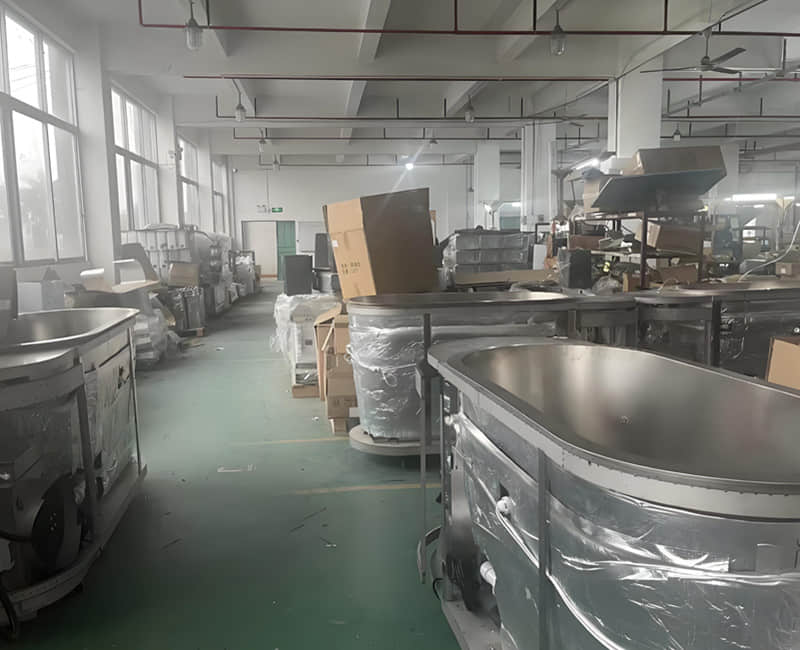 Витрина для хранения полуфабрикатов для ванн.