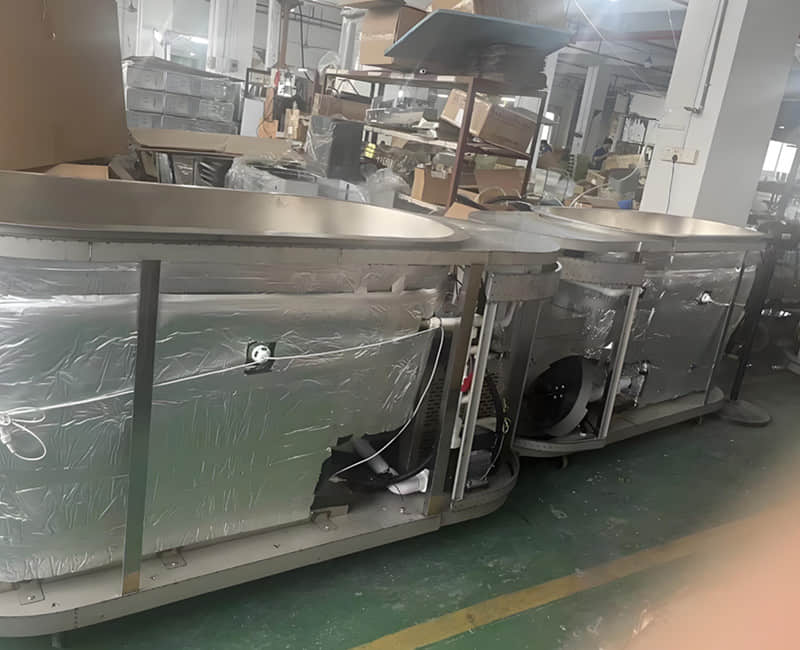 Витрина для хранения полуфабрикатов для ванн.