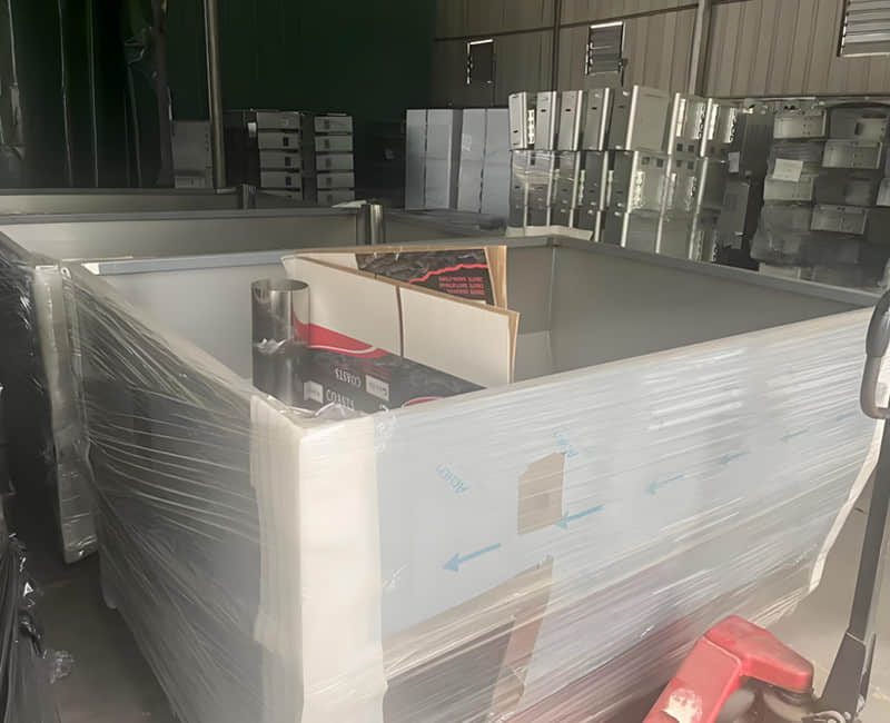 Демонстрация полуфабрикатов для ванн из нержавеющей стали.