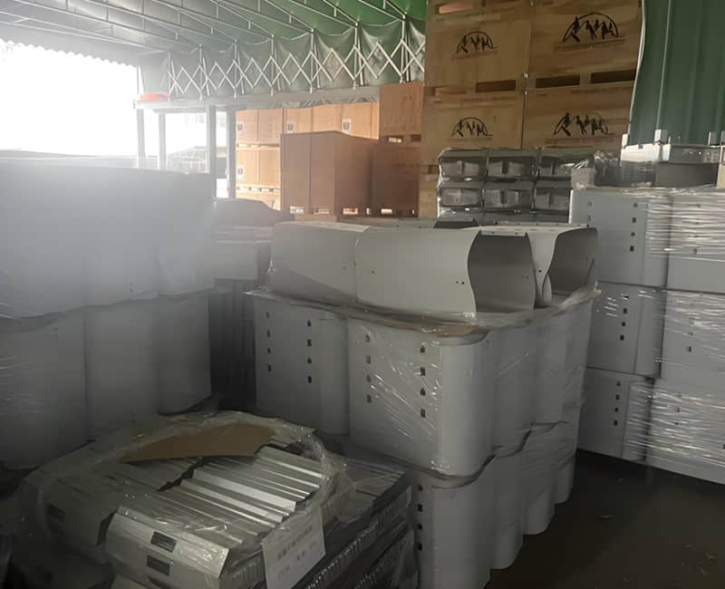 Демонстрация полуфабрикатов для ванн из нержавеющей стали.