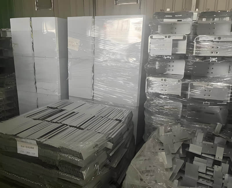 Демонстрация полуфабрикатов для ванн из нержавеющей стали.