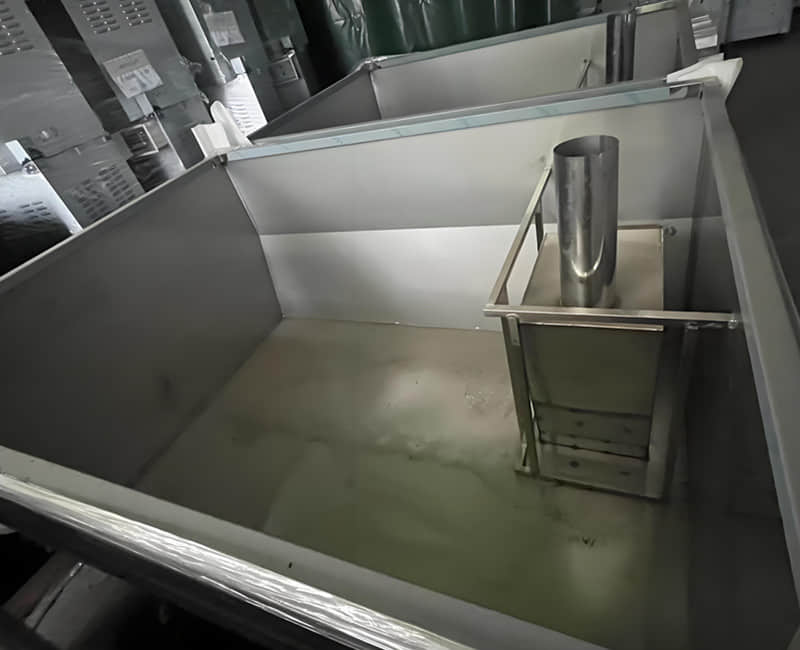 Демонстрация полуфабрикатов для ванн из нержавеющей стали.