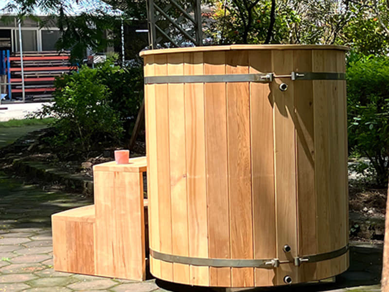 Современные материалы для ванн против традиционных деревянных: взгляд на рынок